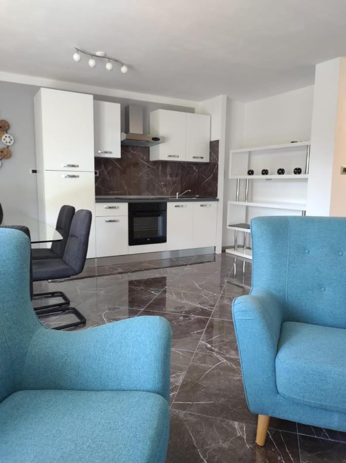 Modern Apartment Ana 罗维尼 外观 照片