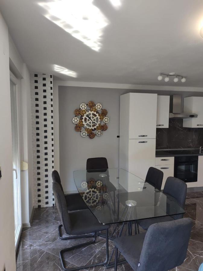Modern Apartment Ana 罗维尼 外观 照片