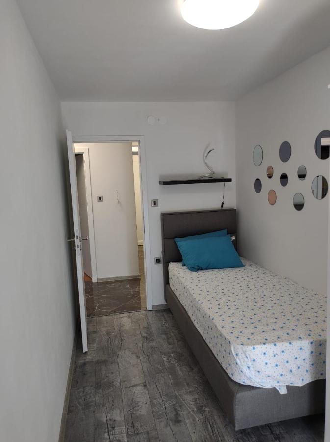 Modern Apartment Ana 罗维尼 外观 照片