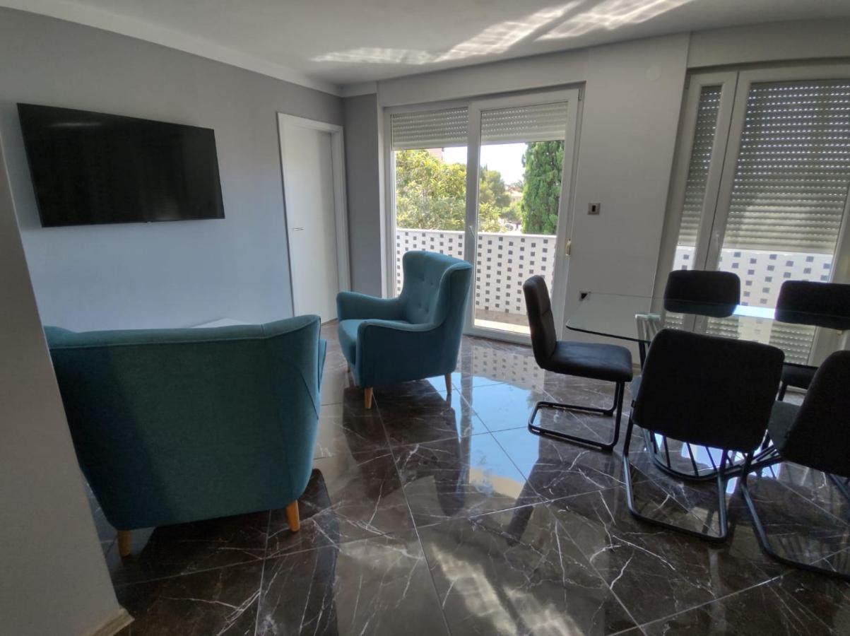 Modern Apartment Ana 罗维尼 外观 照片