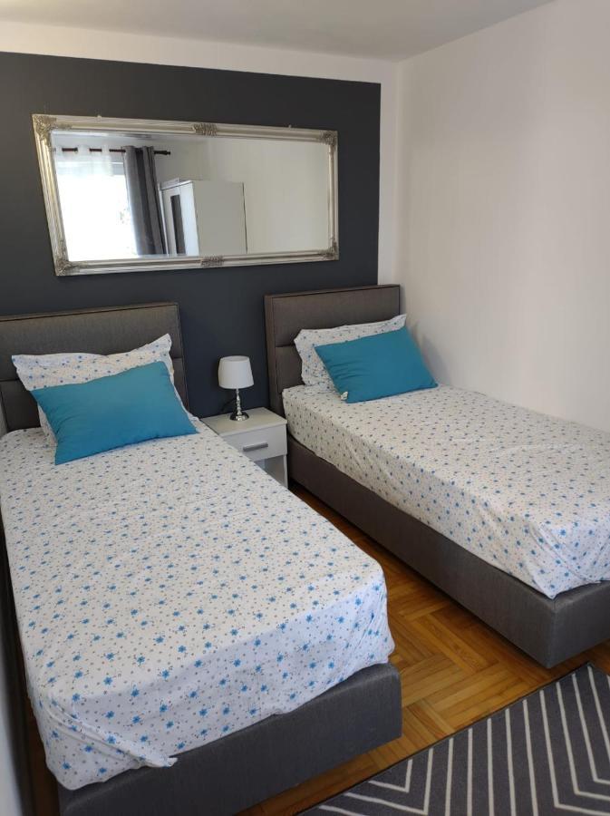 Modern Apartment Ana 罗维尼 外观 照片