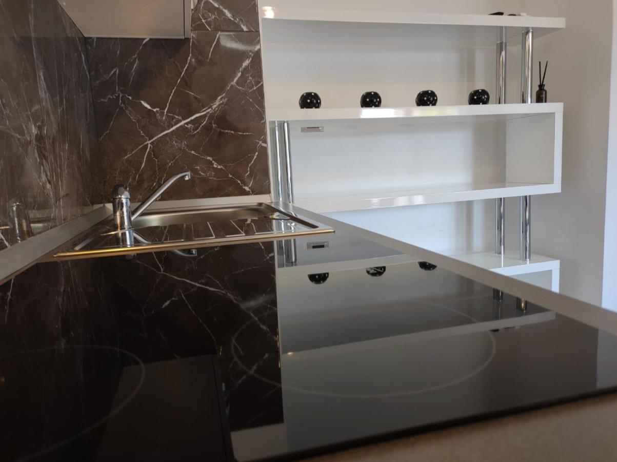 Modern Apartment Ana 罗维尼 外观 照片