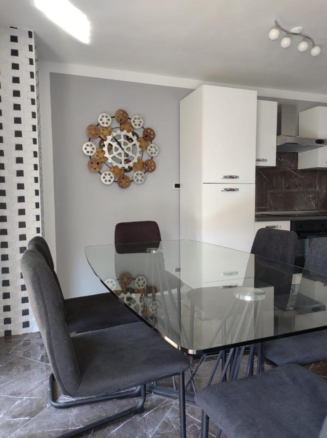 Modern Apartment Ana 罗维尼 外观 照片