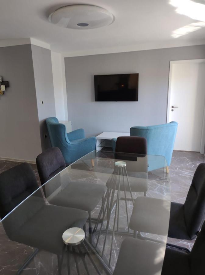 Modern Apartment Ana 罗维尼 外观 照片