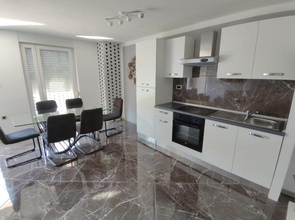 Modern Apartment Ana 罗维尼 外观 照片